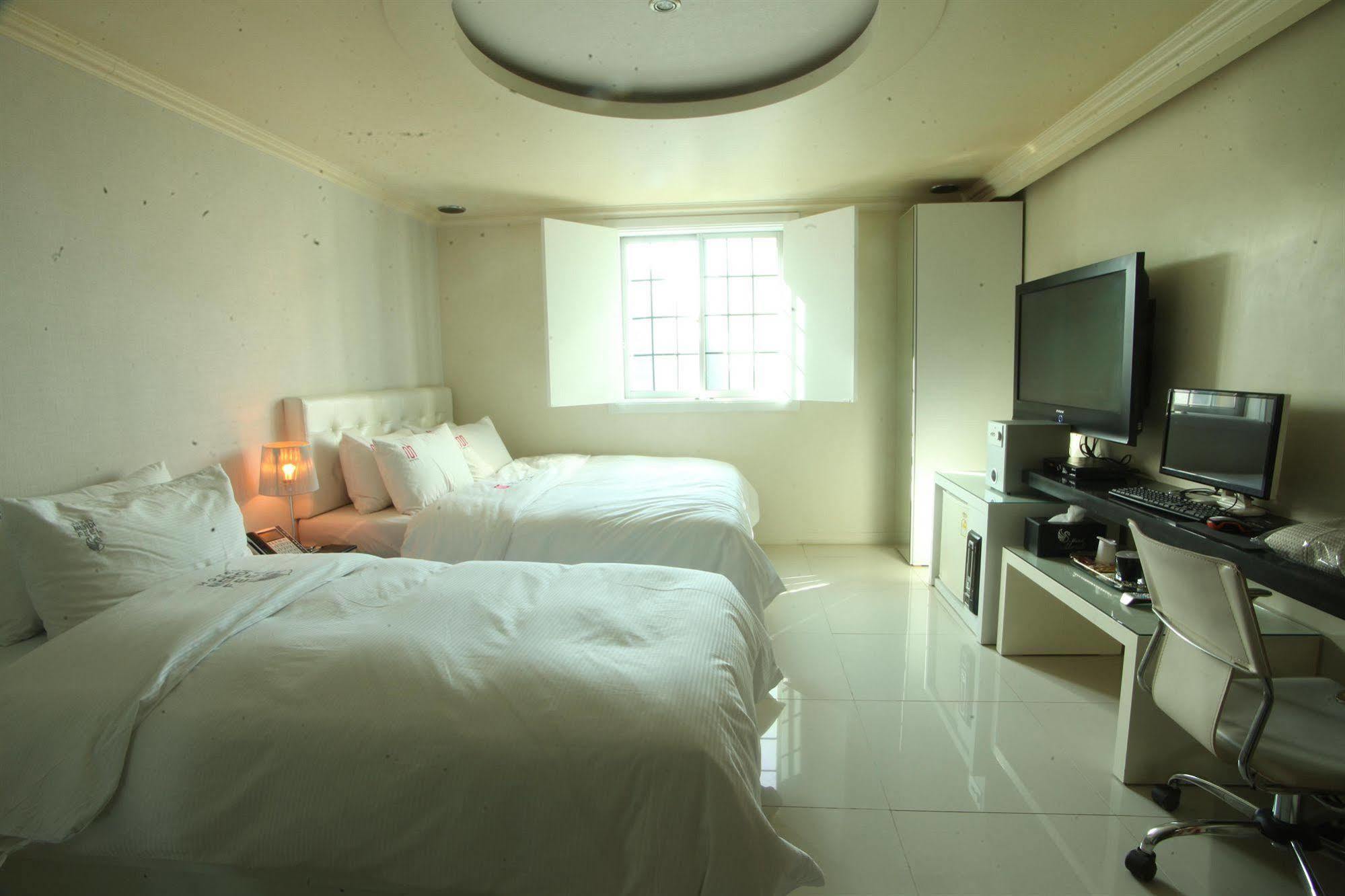 Merdi Hotel Suwon Exterior foto